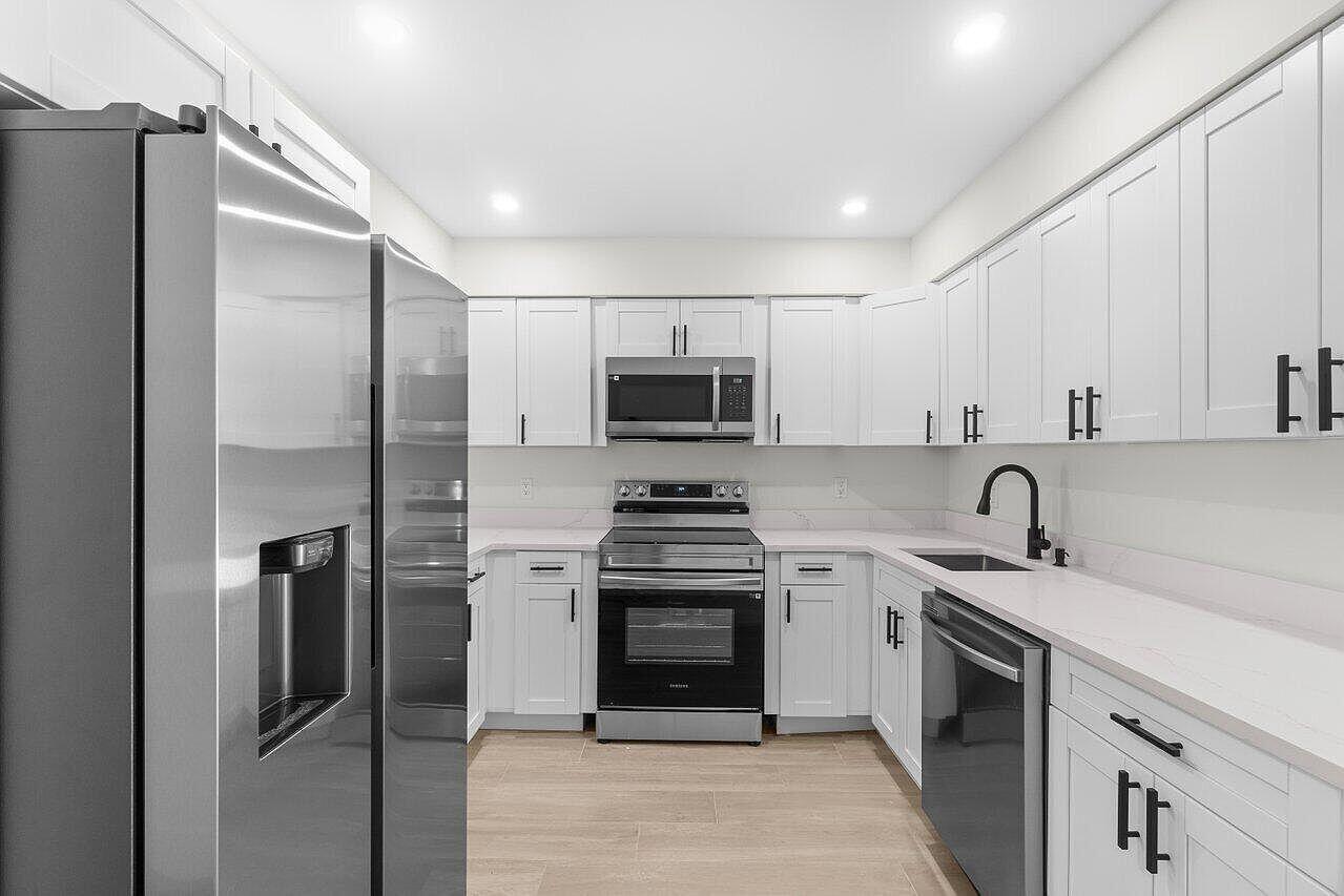 4498 NW 2ND Avenue # 4500, Boca Raton FL 33431 photo 3