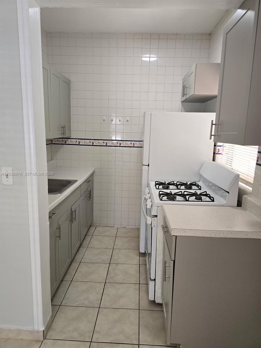215 30th St # 1, Miami Beach FL 33140 photo 5