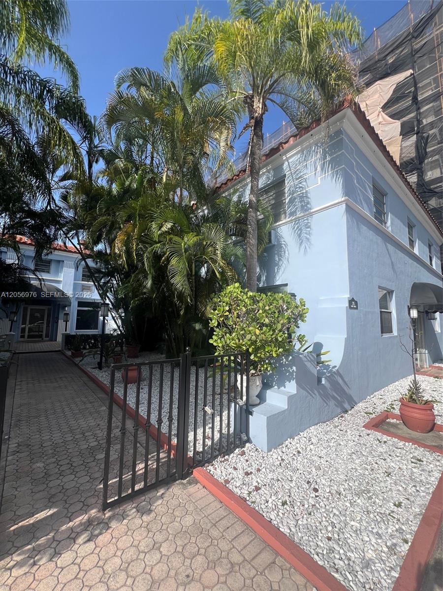 215 30th St # 1, Miami Beach FL 33140 photo 4