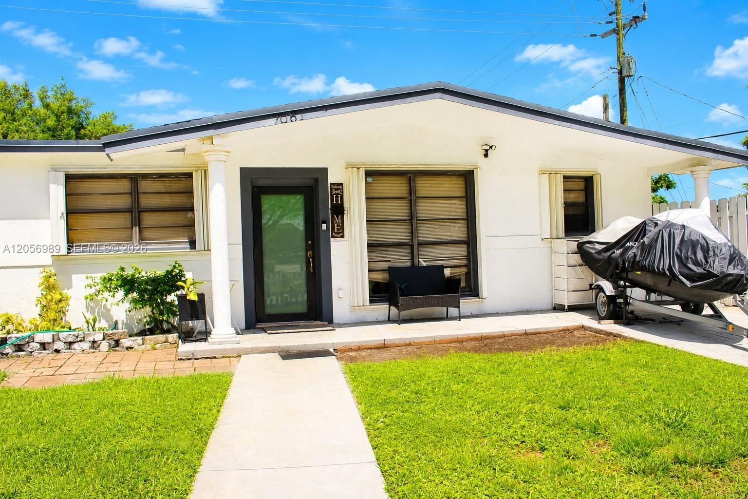 7061 Moseley St, Hollywood FL 33024 photo 2