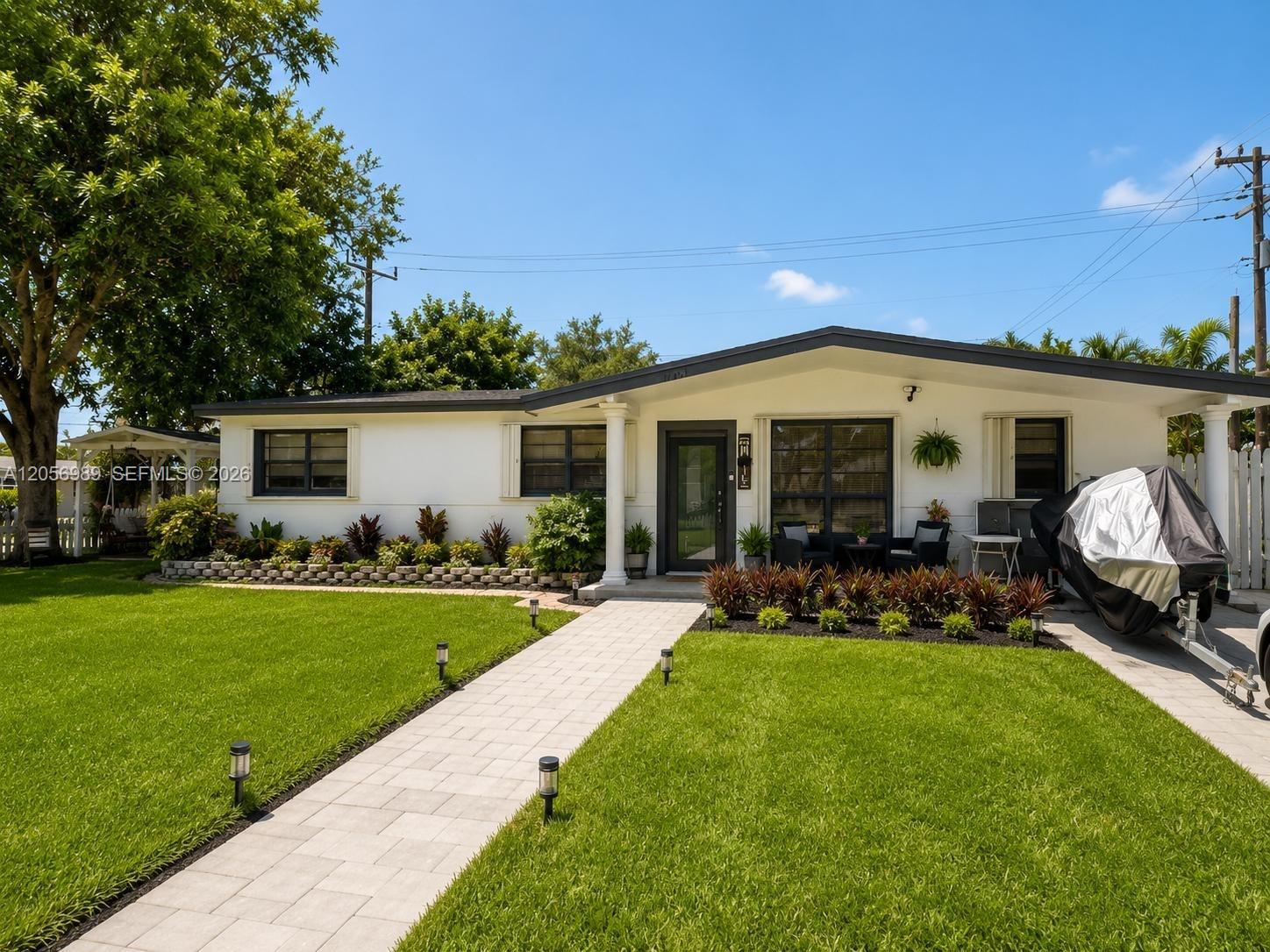7061 Moseley St, Hollywood FL 33024 photo 3