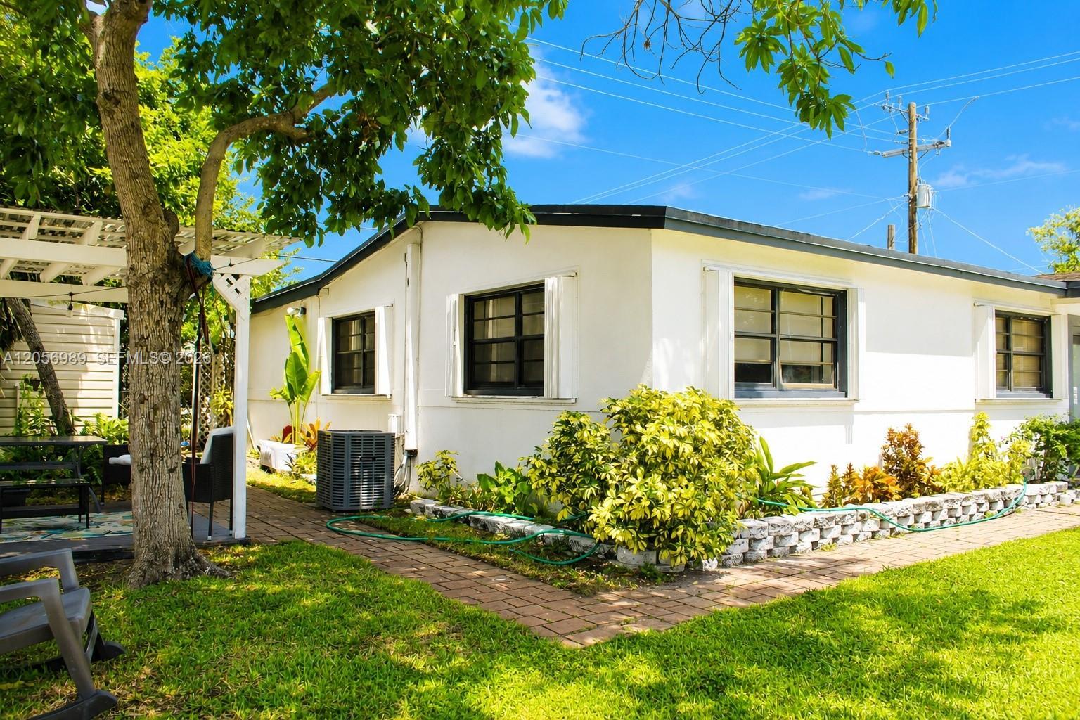 7061 Moseley St, Hollywood FL 33024 photo 5