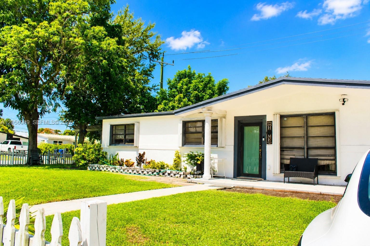 7061 Moseley St, Hollywood FL 33024 photo 4