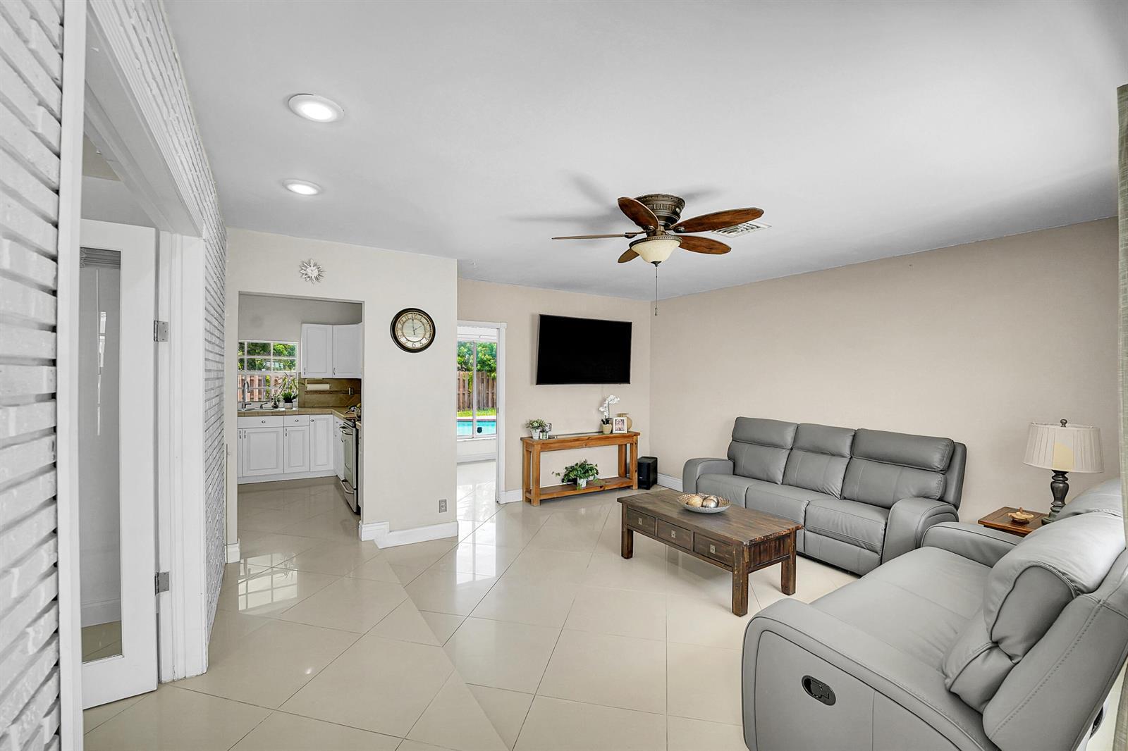 555 NW 50TH Place, Boca Raton FL 33431 photo 4