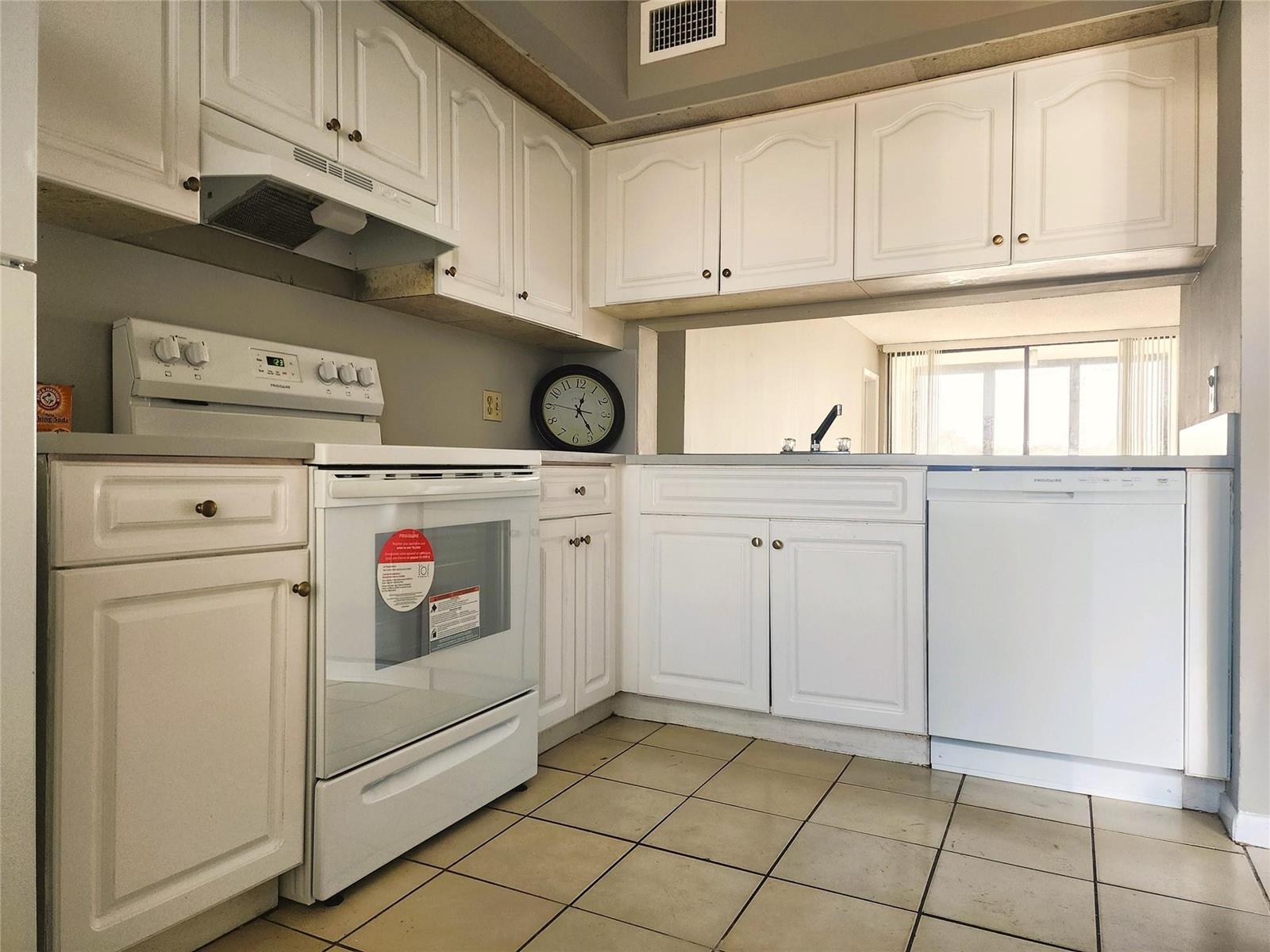 217 LAKE POINTE Drive # 107, Oakland Park FL 33309 photo 2