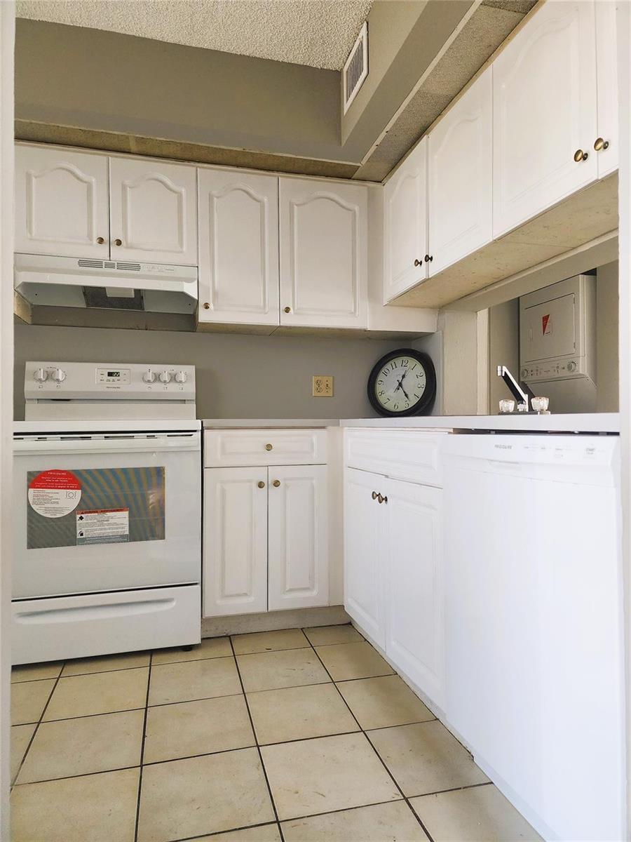 217 LAKE POINTE Drive # 107, Oakland Park FL 33309 photo 4