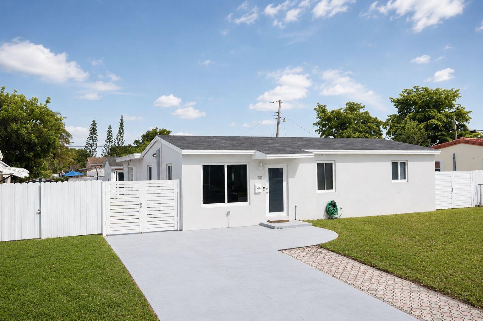 511 N 69th Way, Hollywood FL 33024 photo 2