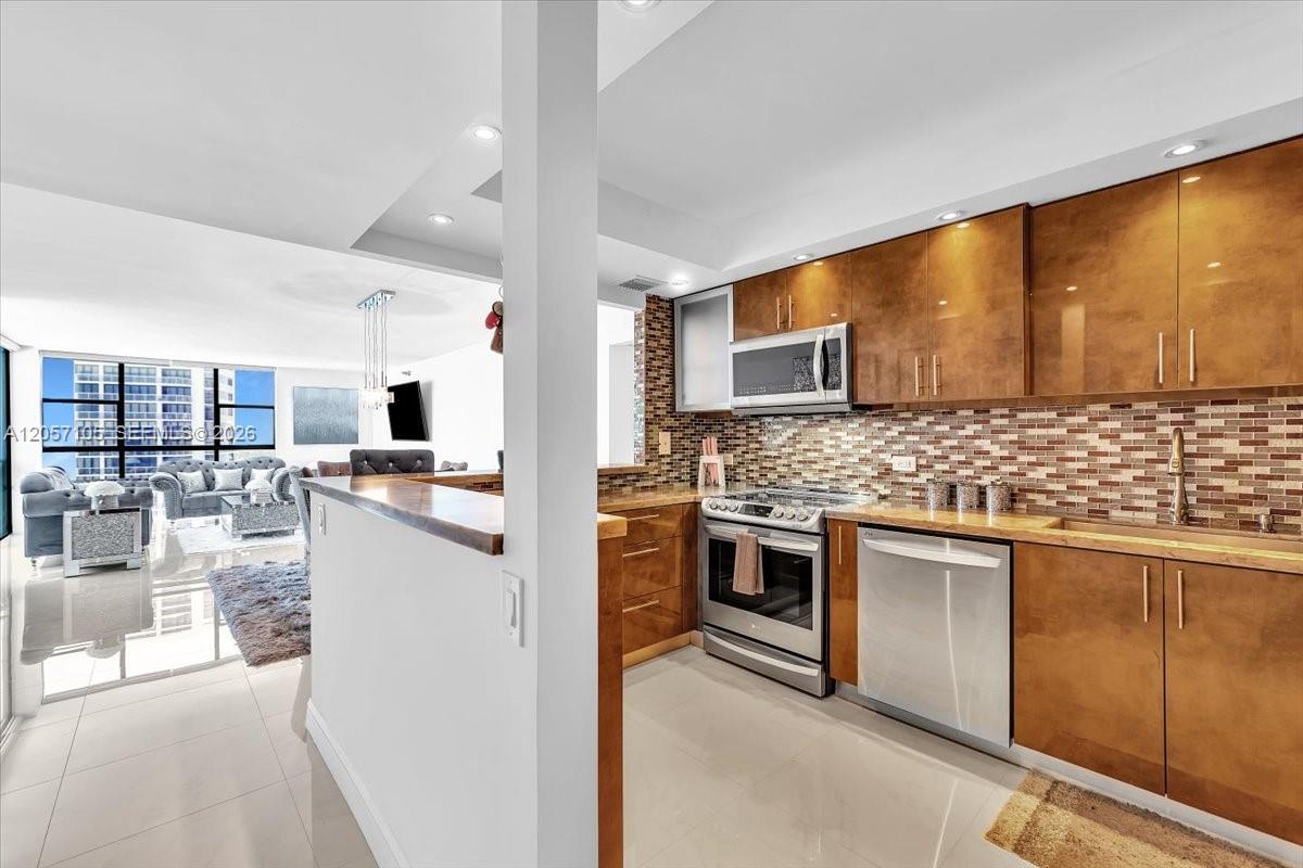 20515 E Country Club Dr # 2048, Aventura FL 33180 photo 4