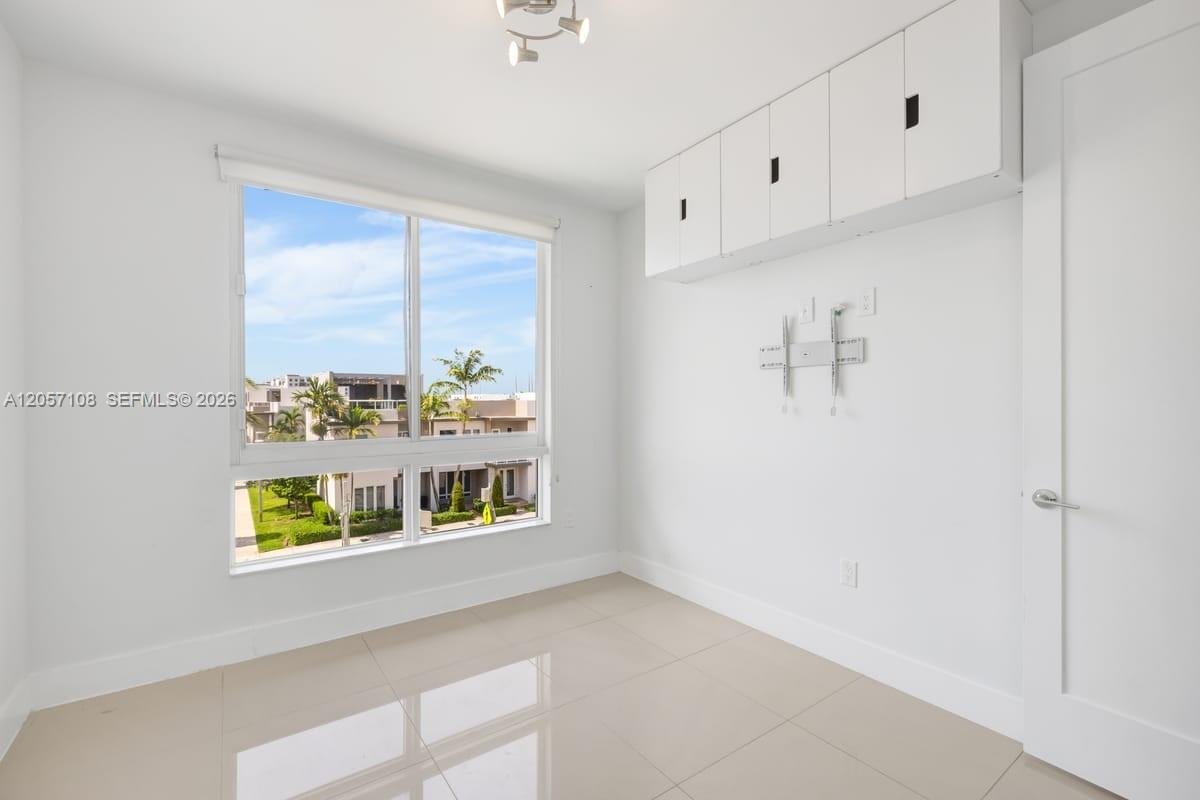 10471 NW 66th St, Doral FL 33178 photo 3