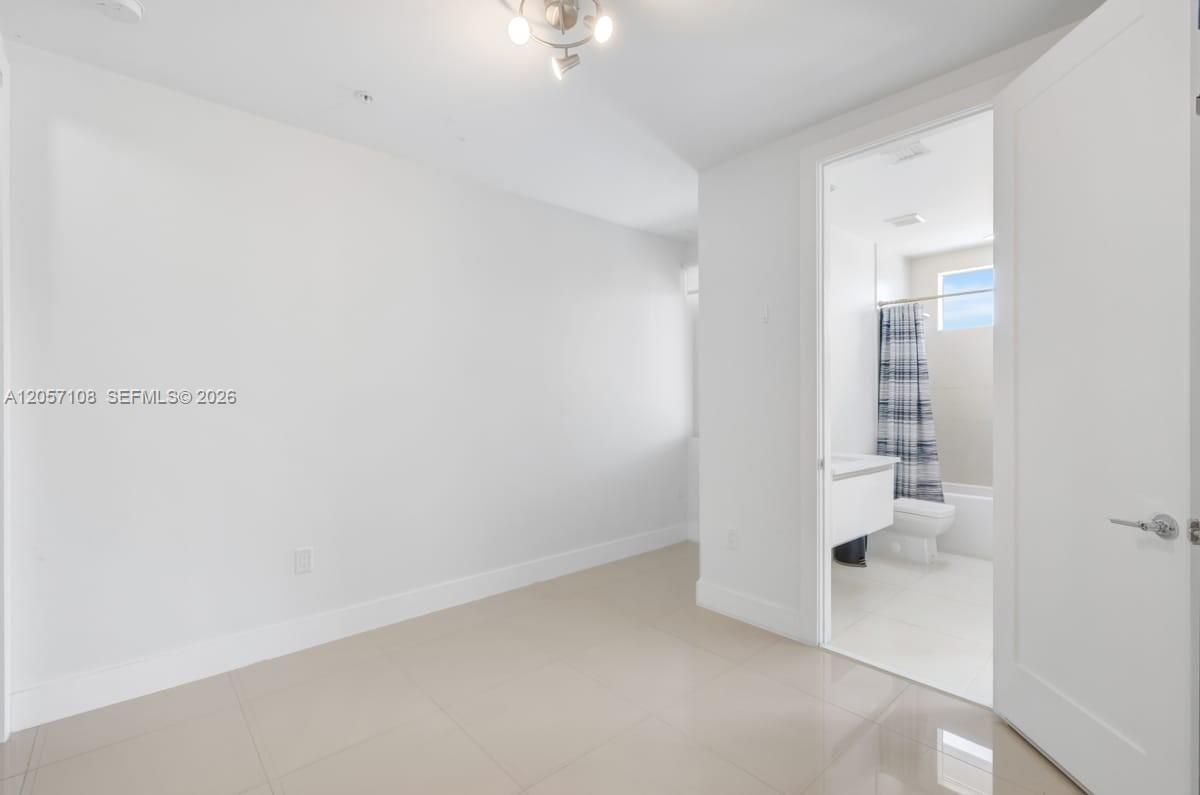 10471 NW 66th St, Doral FL 33178 photo 4