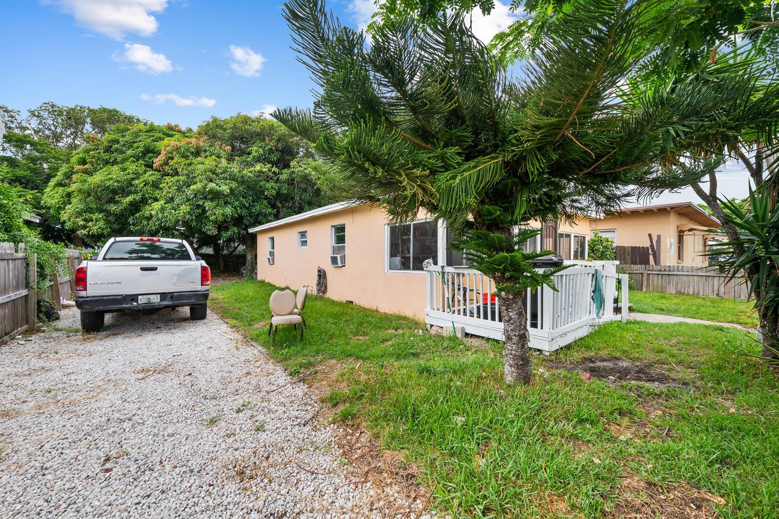728 22ND Street, West Palm Beach FL 33407 photo 2