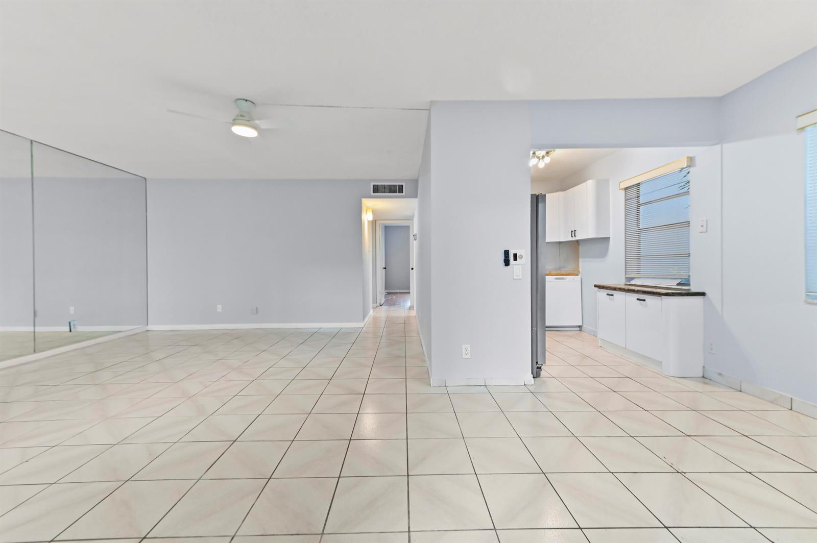 548 Capri L, Delray Beach FL 33484 photo 3