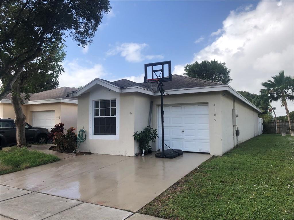 4109 EASTRIDGE Circle, Pompano Beach FL 33064