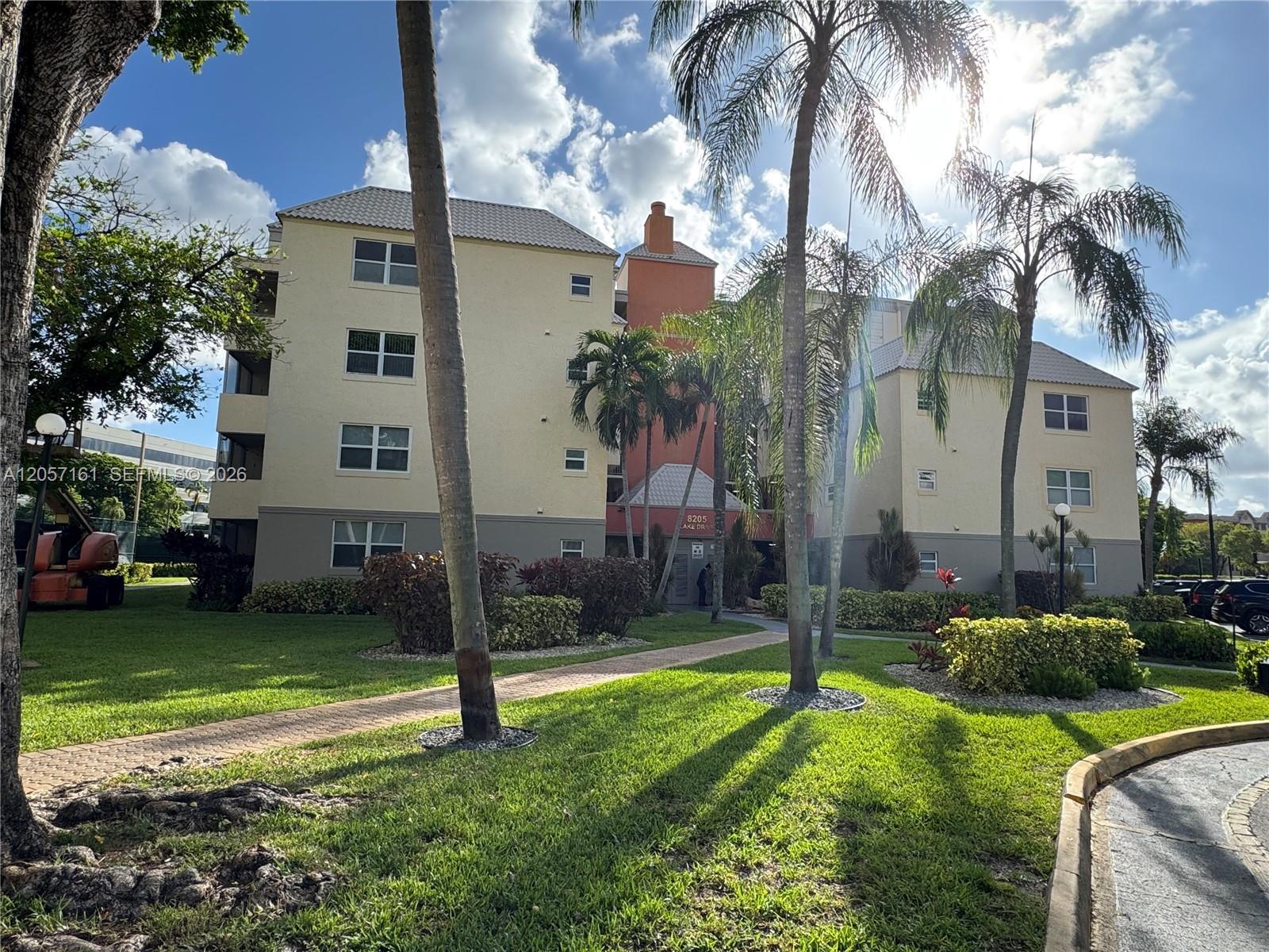 8205 Lake Dr # 401, Doral FL 33166