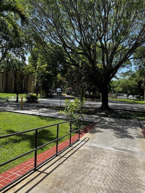 14525 N Kendall Dr # 304J, Miami FL 33186