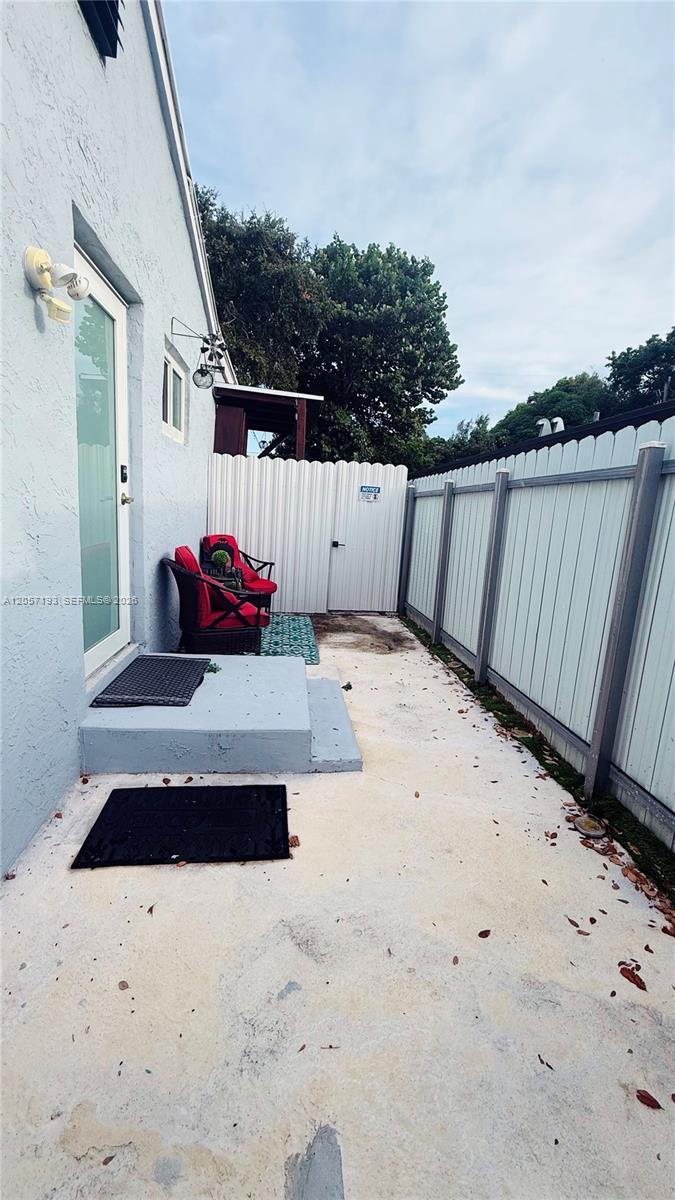 1558 NW 103rd St, Miami FL 33147