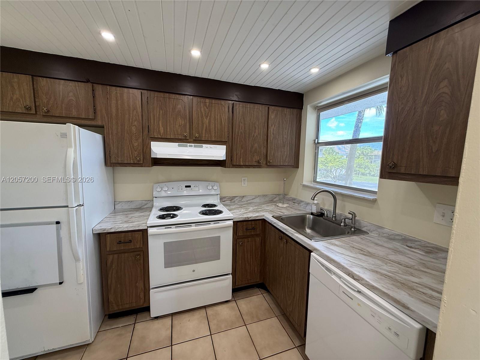 8305 Sunrise Lakes Blvd # 201, Sunrise FL 33322 photo 5
