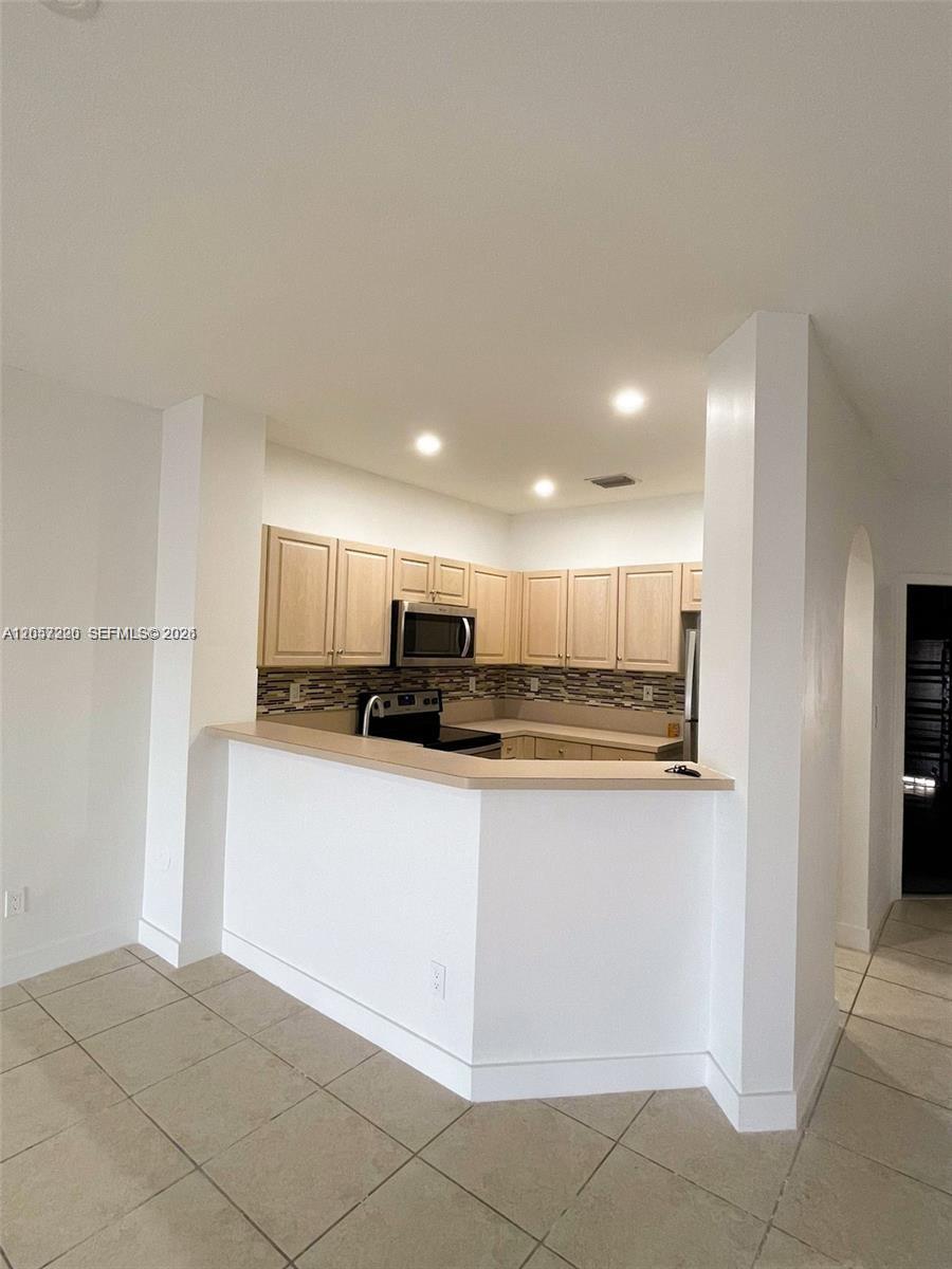 12162 SW 5th Ct, Pembroke Pines FL 33025 photo 3