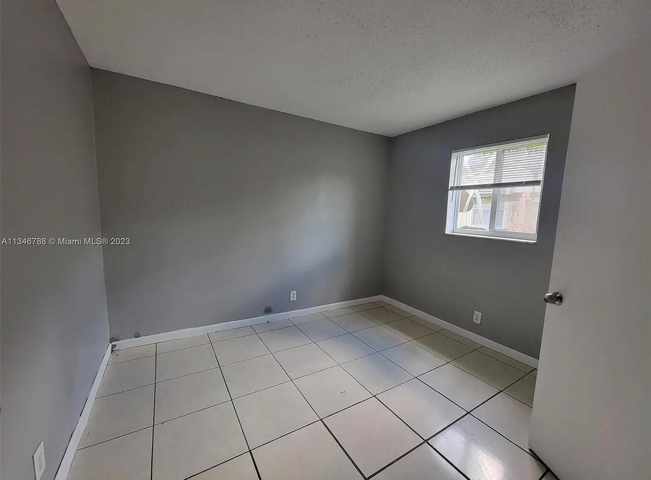 2070 NW 28TH Terrace, Fort Lauderdale FL 33311 photo 4