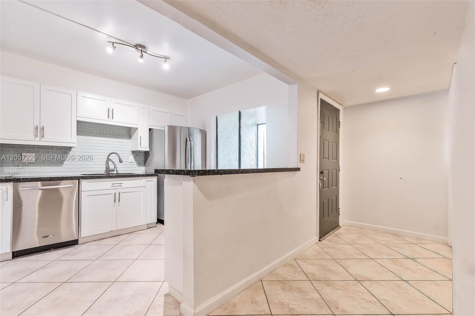 325 Lakeview Dr # 102, Weston FL 33326 photo 4