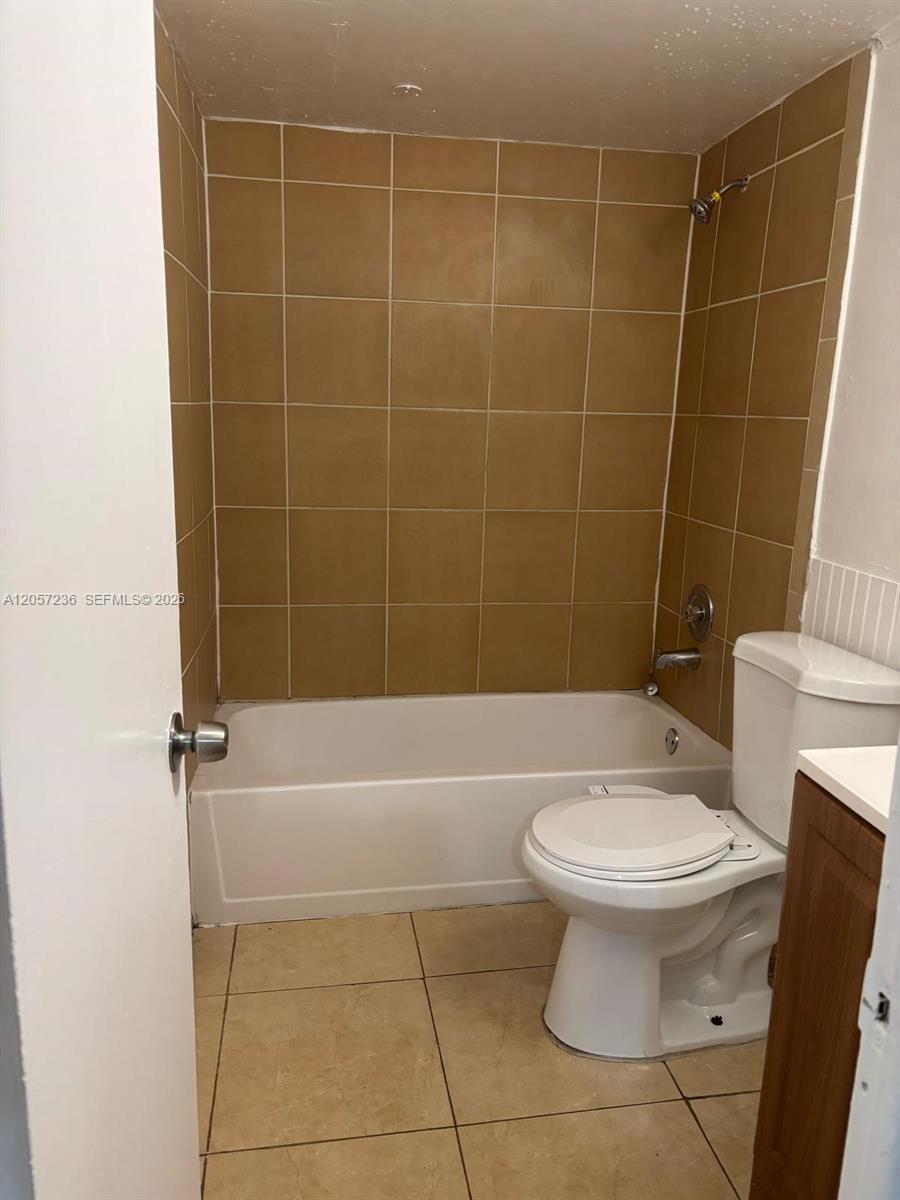 6675 W 4th Ave # 408, Hialeah FL 33012 photo 3