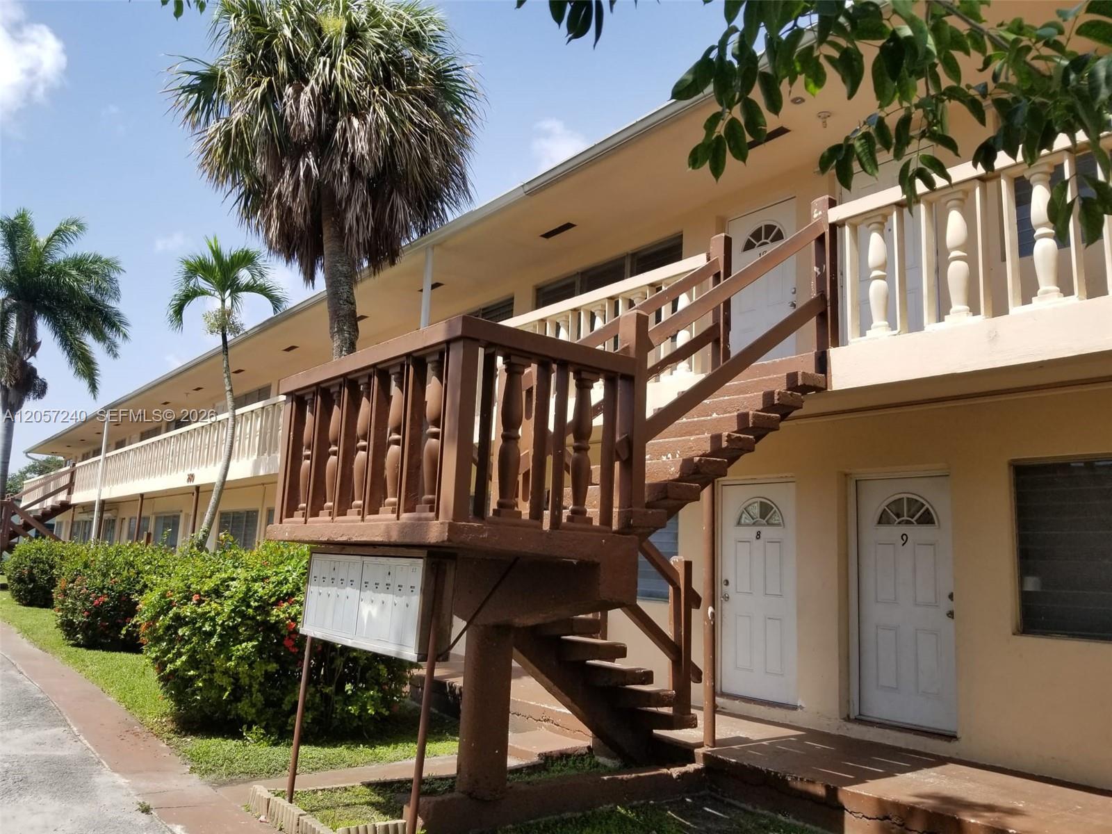 280 SW 11th Ave # 18, Hallandale Beach FL 33009 photo 2