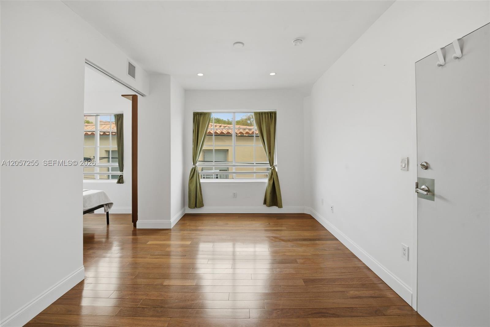 526 15th St # 17, Miami Beach FL 33139 photo 3
