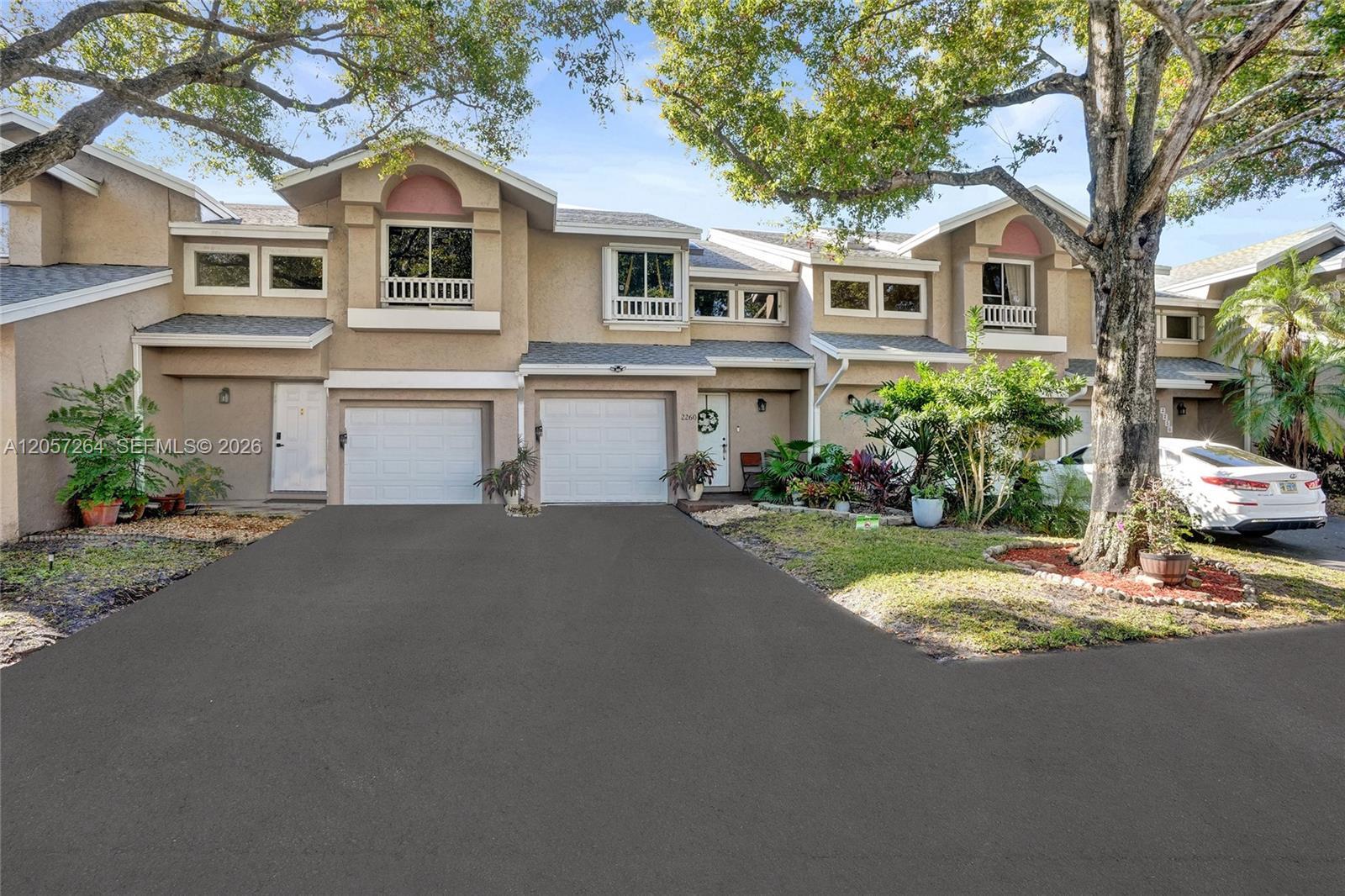 2260 W Discovery Cir W, Deerfield Beach FL 33442 photo 2