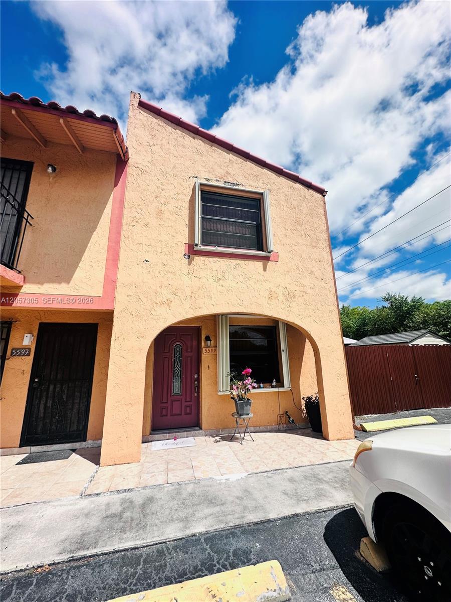 Hialeah, FL 33016 photo 2
