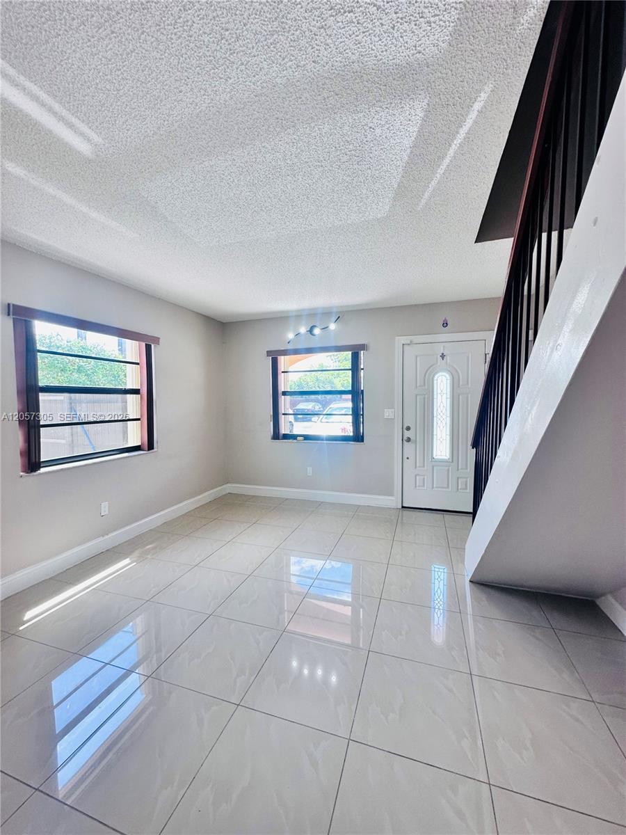 Hialeah, FL 33016 photo 4