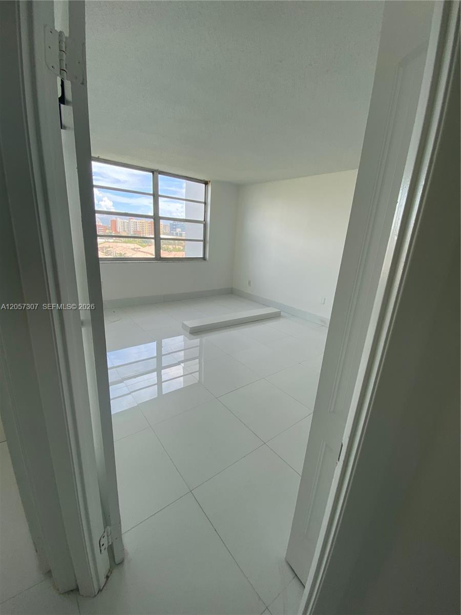 2780 NE 183rd St # 909, Aventura FL 33160 photo 4