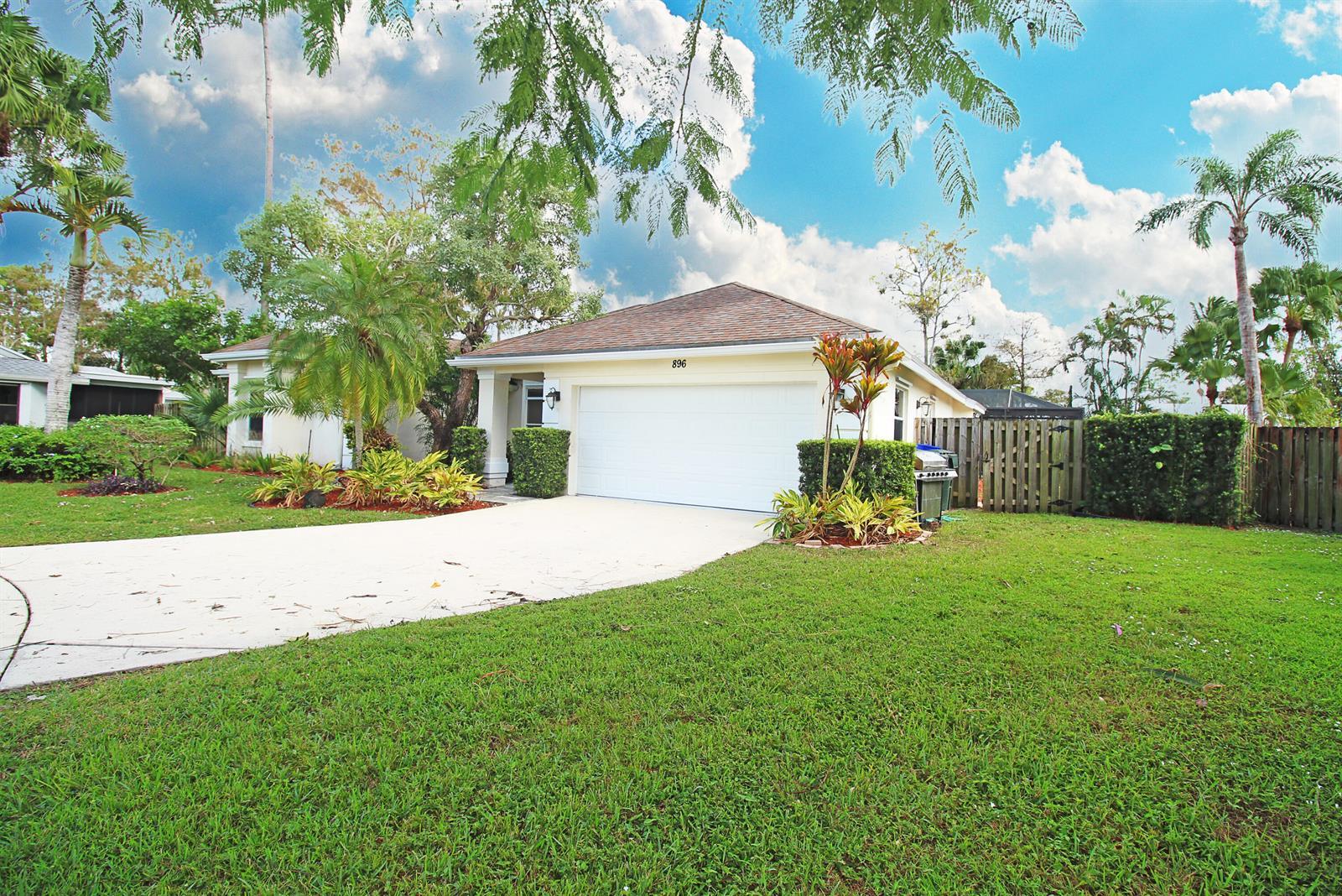 896 ROSE Court, Wellington FL 33414 photo 3