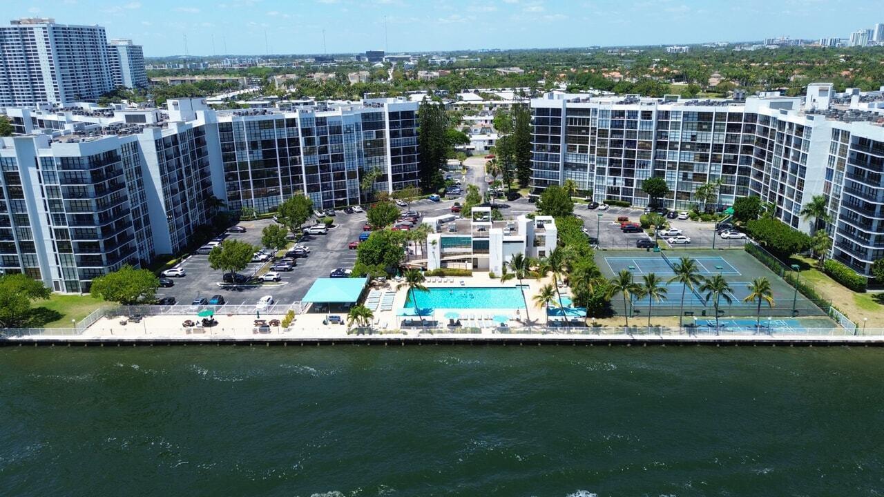 800 Parkview Drive # 823, FL 33009 photo 4