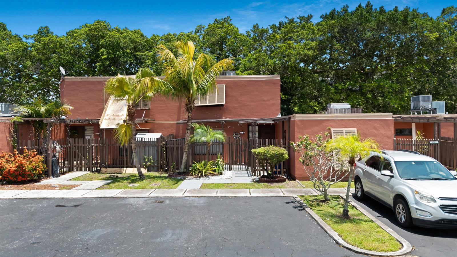 1517 Fairway Road, Pembroke Pines FL 33026