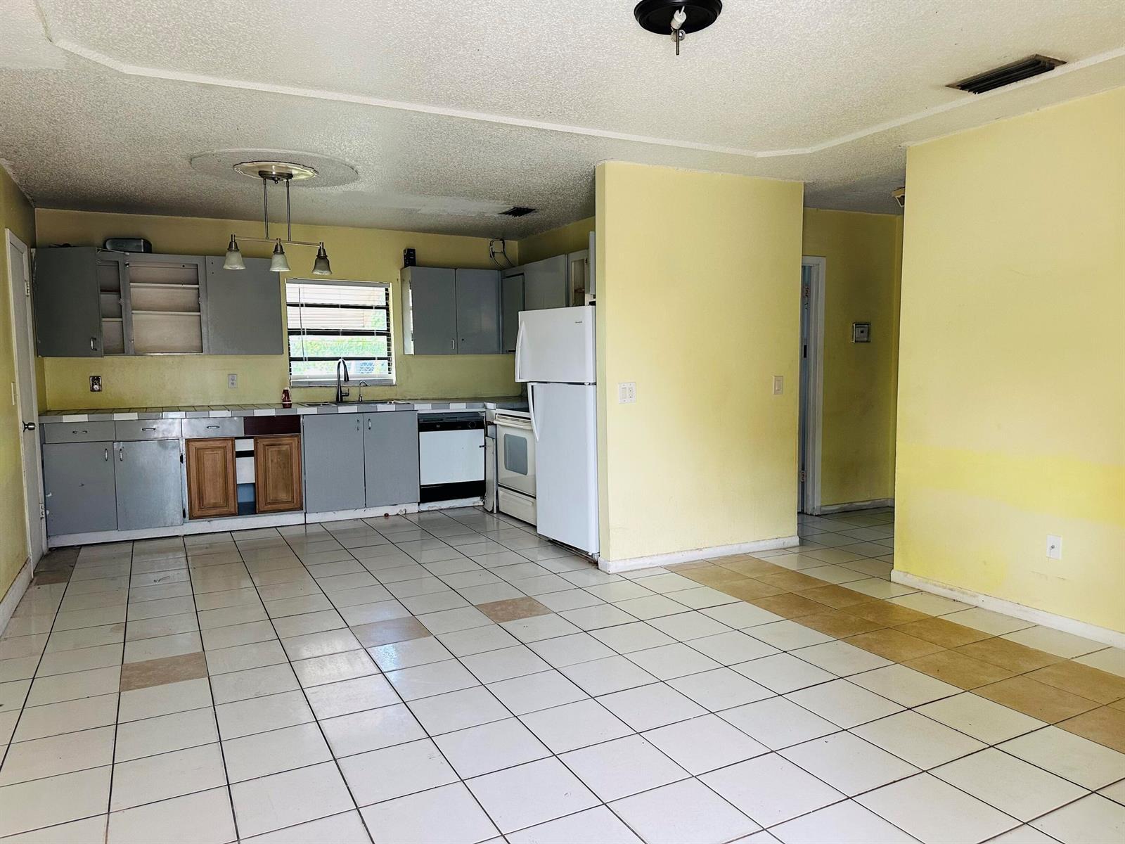 3893 Allison Court, Lake Worth FL 33461 photo 2