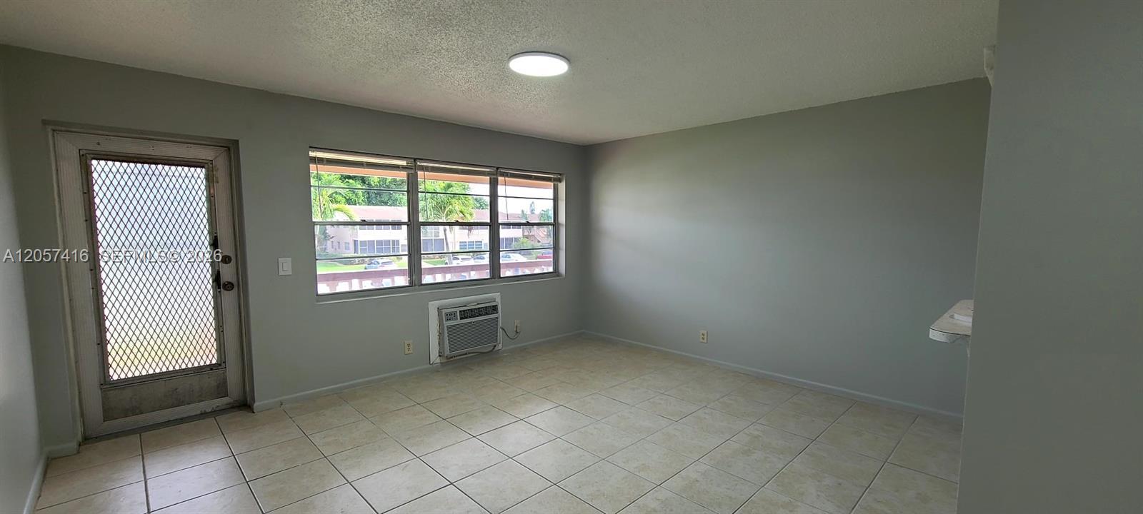125 Canterbury  E # 125, West Palm Beach FL 33417 photo 4