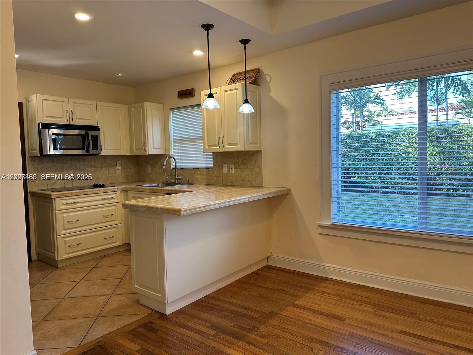 232 E De Leon Dr # 232, Miami Springs FL 33166 photo 2