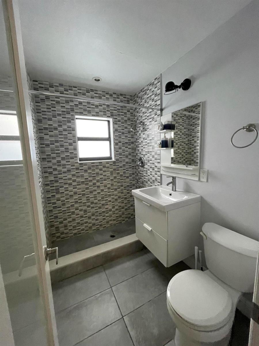 824 NE 4TH Street # 2, Fort Lauderdale FL 33301 photo 2