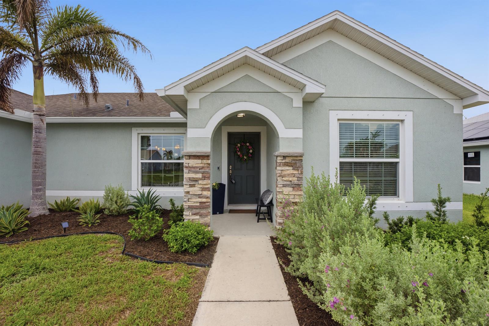 183 SW NORTH WAKEFIELD Circle, Port St. Lucie FL 34953