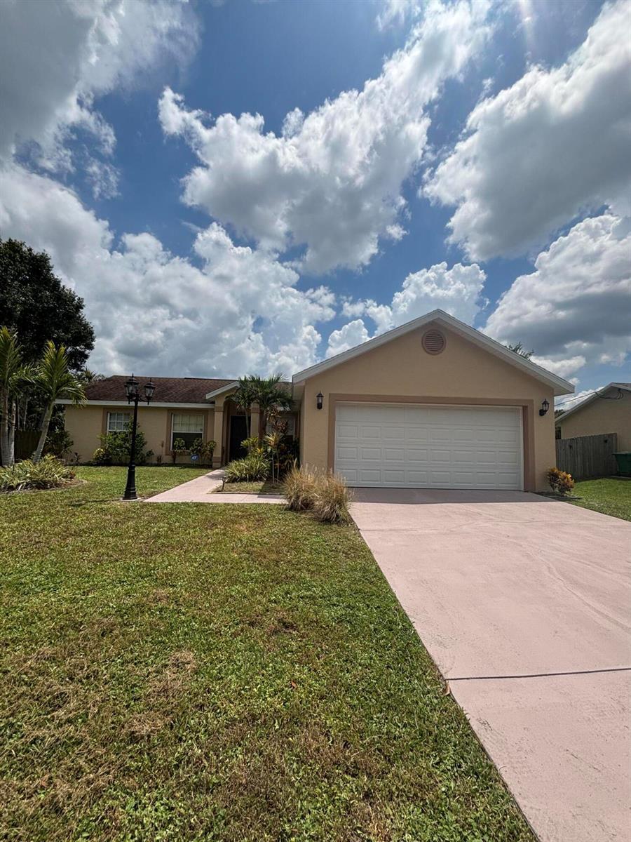 2274 SE LONGHORN Avenue, Port St. Lucie FL 34952