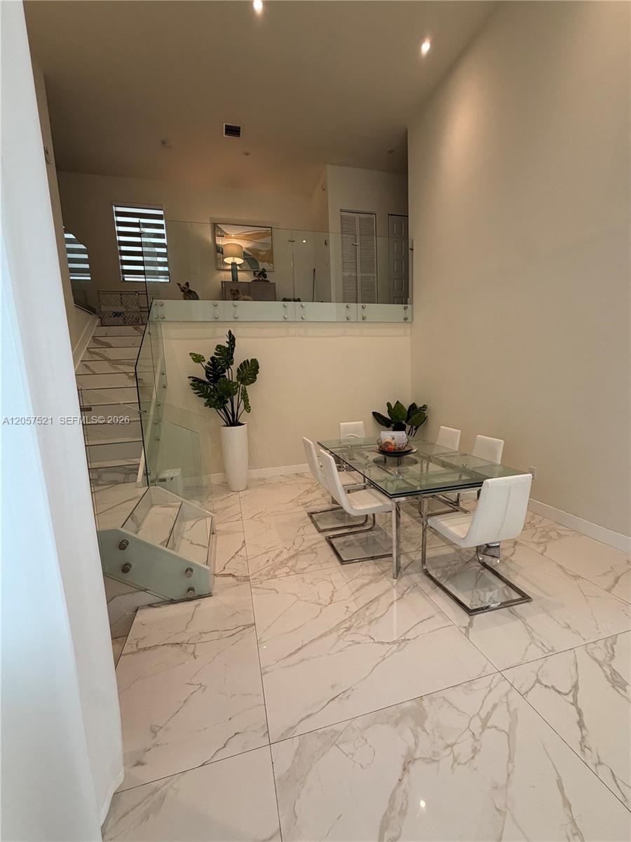 10218 NW 76th Ter, Doral FL 33178 photo 4