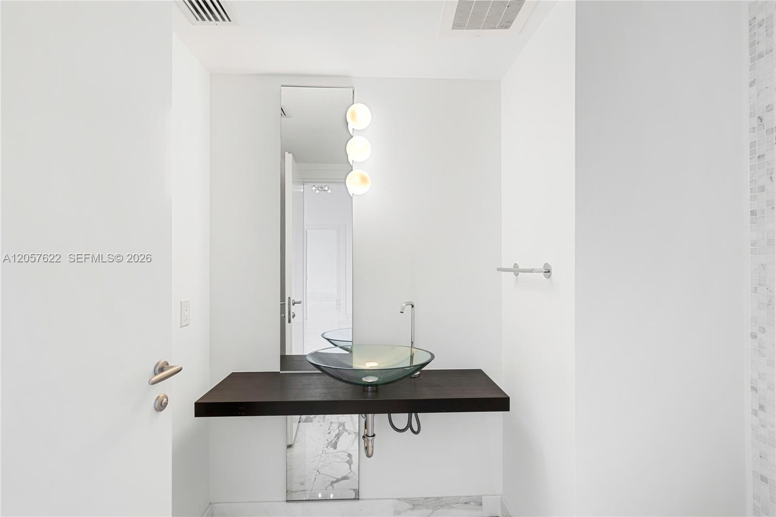 200 Biscayne Boulevard Way # 4004, Miami FL 33131 photo 4