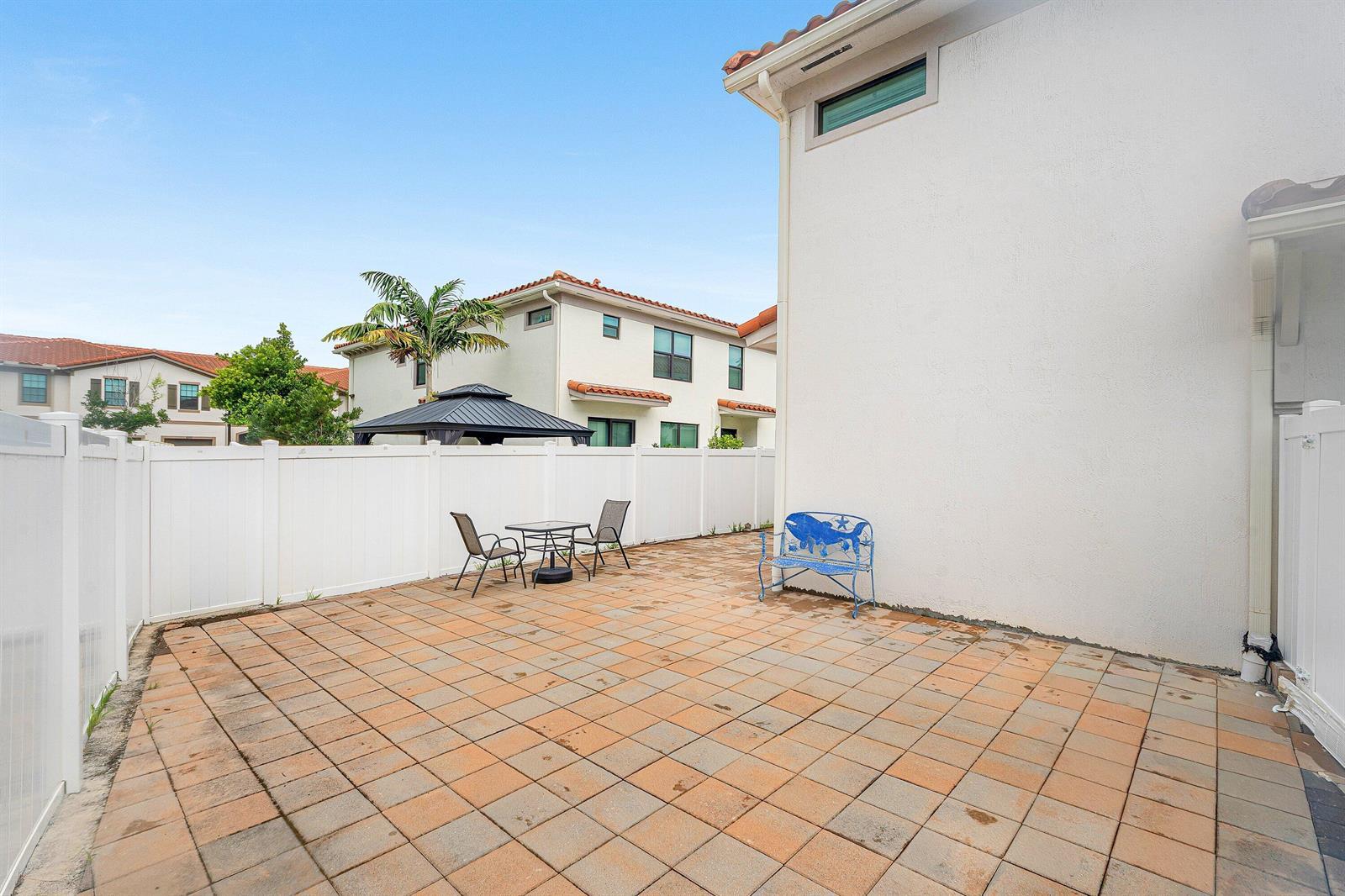 1011 WILLOW Place, Riviera Beach FL 33410 photo 3