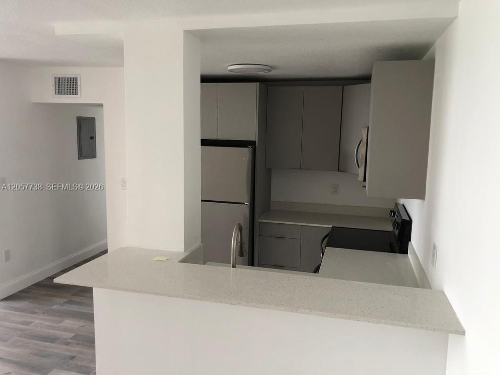 9682 Fontainebleau Blvd # 507, Miami FL 33172 photo 2