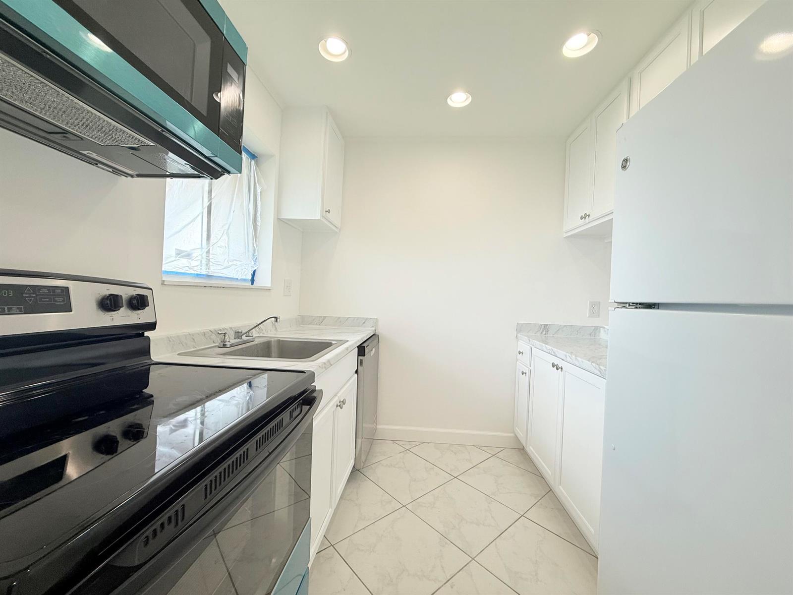 6106 FOREST HILL Boulevard # 204, West Palm Beach FL 33415