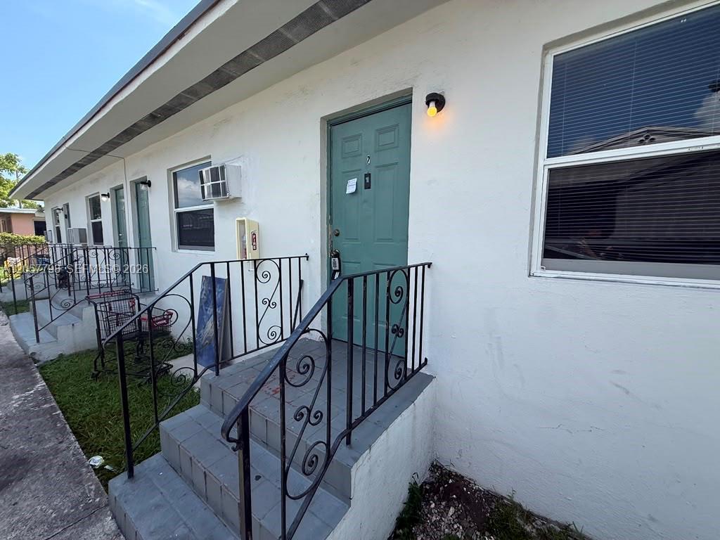 2140 NW 24th St # 2, Miami FL 33142