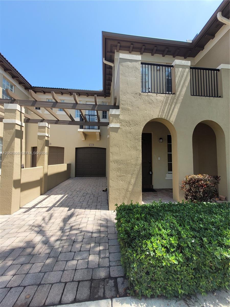 8707 Buckskin Mnr # 12, Davie FL 33328