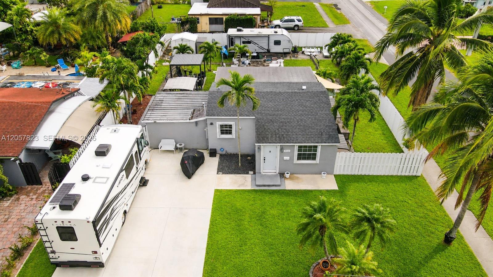 117 SW 6th St, Hallandale Beach FL 33009 photo 2