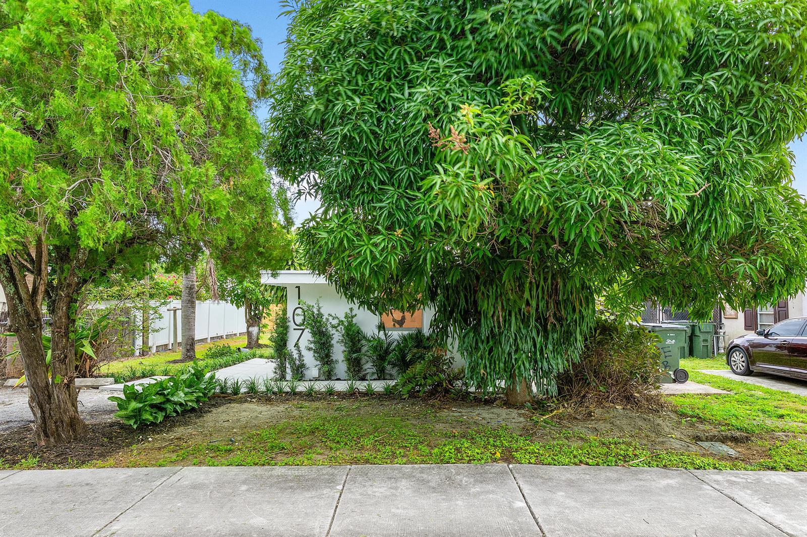 107 SW 4TH Avenue, Delray Beach FL 33444 photo 2