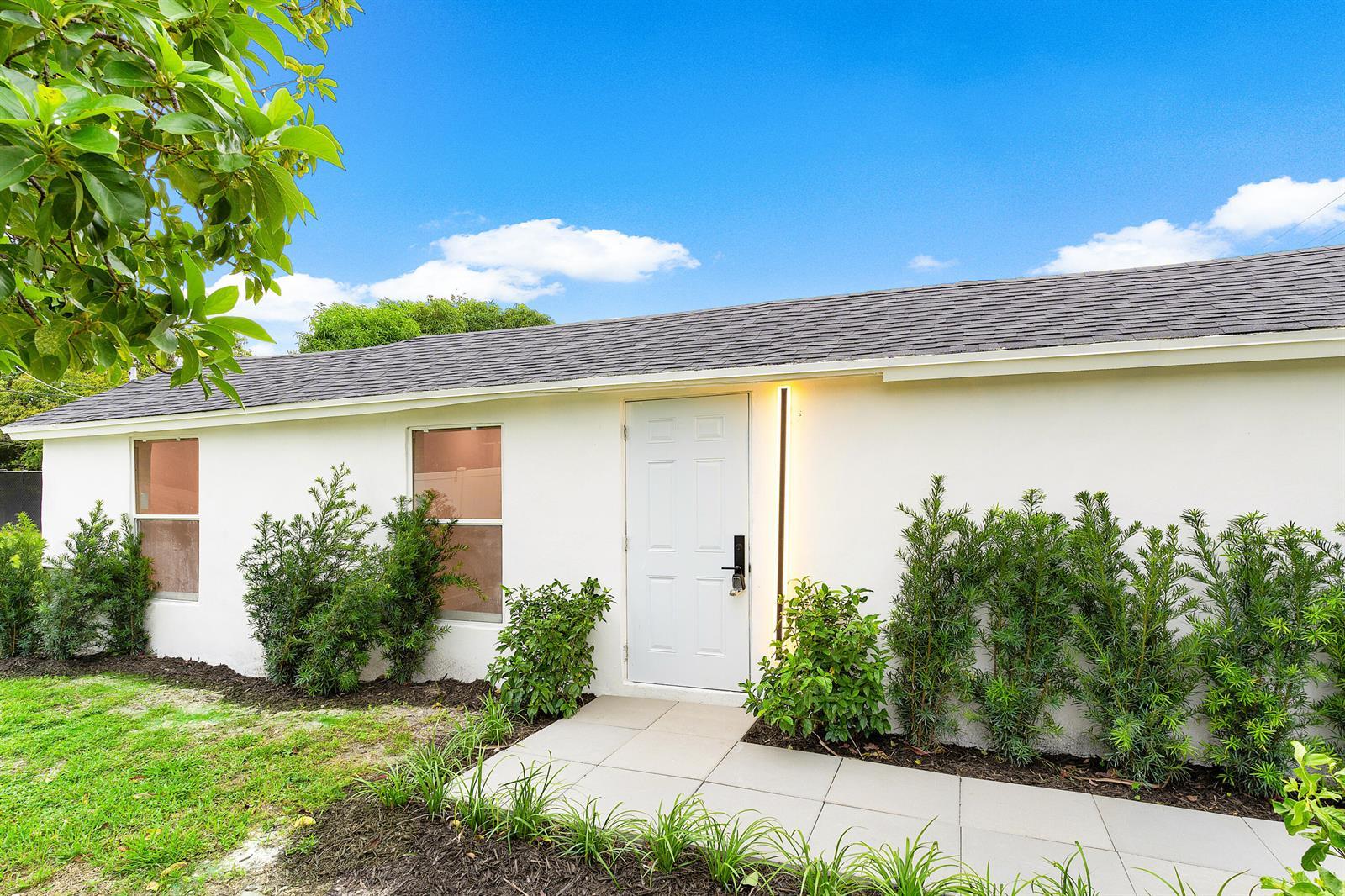 107 SW 4TH Avenue, Delray Beach FL 33444 photo 3